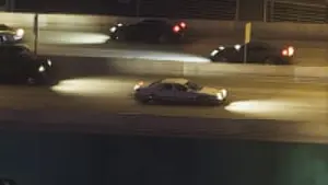 یک Impaler SZ نقرهای در حال حرکت در Interstate 404 در تصویر رسمی وایس سیتی.