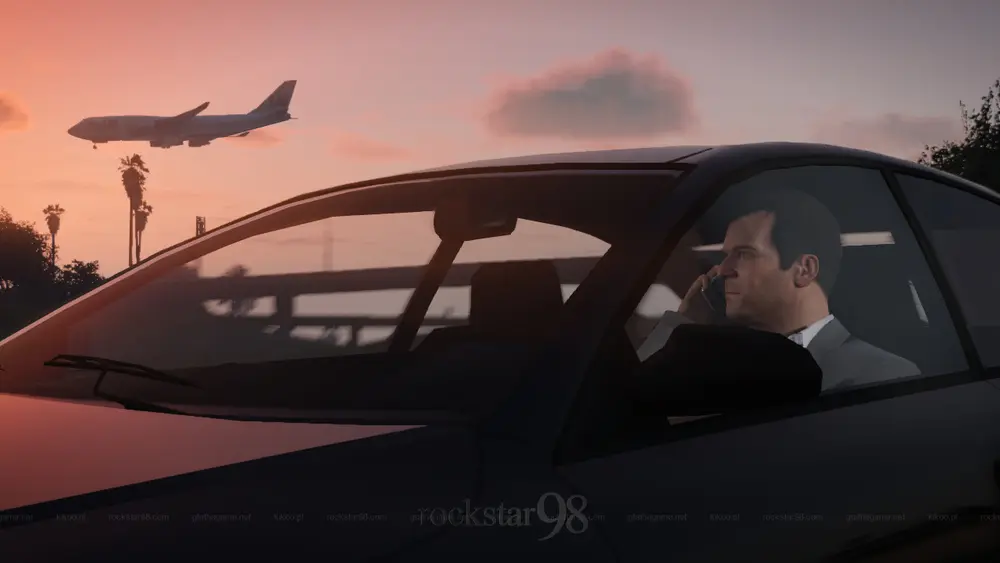 یک Jet متعلق به FlyUS در حال آمادهشدن برای فرود در پسزمینه در GTA V.