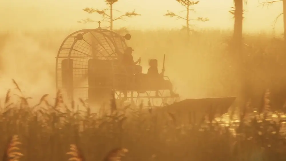 Airboat 09 در تریلر اول در حال حرکت در باتلاقهای گراسریورز.