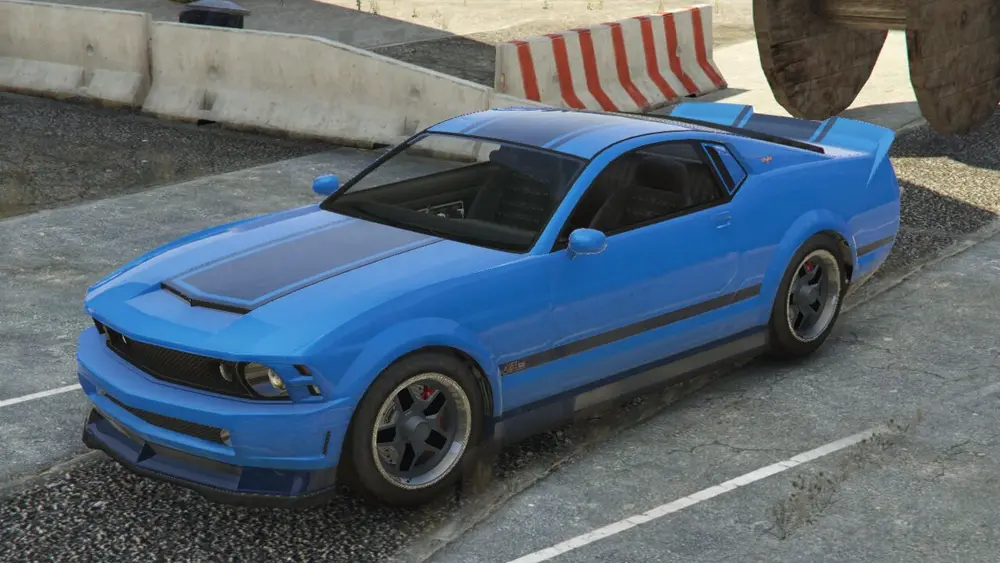 Dominator اصلاحشده توسط NPC که در Los Santos Customs در La Mesa ظاهر میشود.