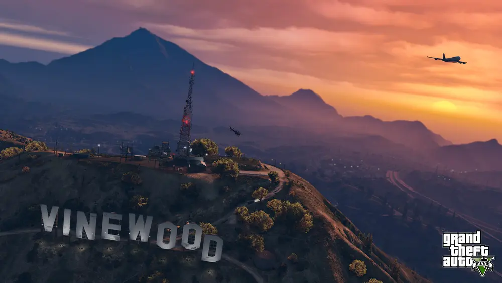 یک Jet که نزدیک Vinewood Hills پرواز میکند.