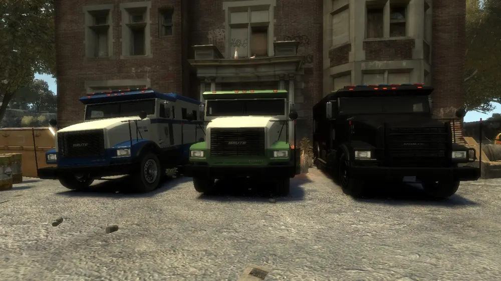 Securicar در GTA IV (وسط) همراه با دو نسخهی نیروی انتظامیاش، Police Stockade (چپ) و Enforcer (راست).