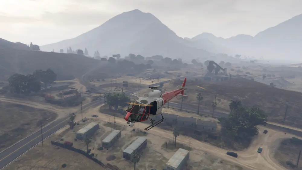Police Maverick نسخهی Air Ambulance در حال پرواز.