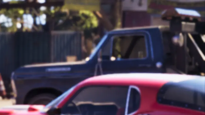 جرثقیل حملونقل که در تصویر رسمی پشت یک Mamba GT (سمت راست) در Wyman's World Auto Salvage Co. دیده میشود.