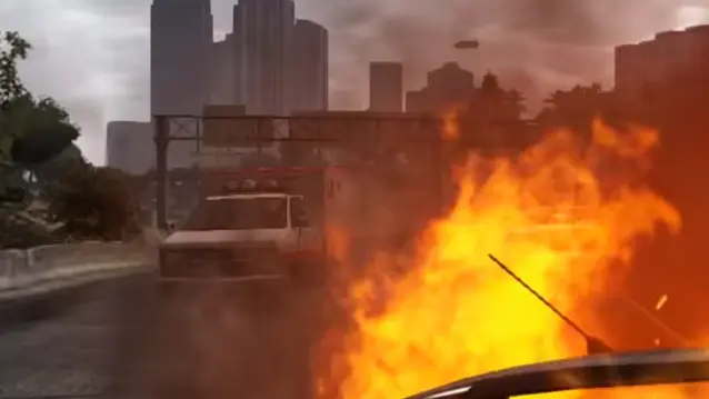 یک آمبولانس که نزدیک پایان اولین تریلر GTA V دیده میشود و چراغ گردان اصلی به سبک GTA IV را دارد.