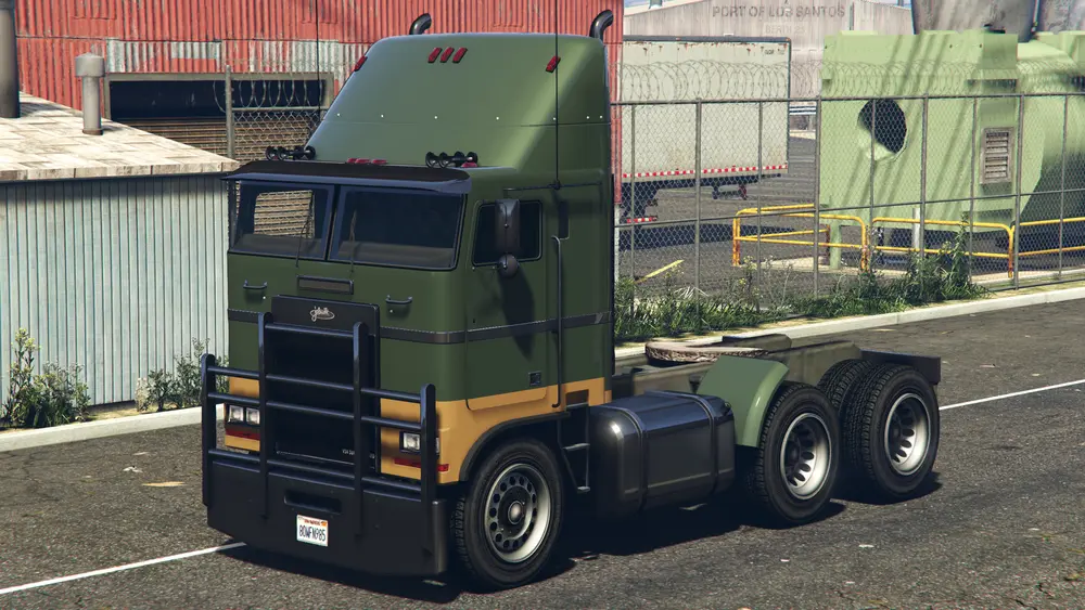 یک Hauler با هواگیر در GTA V. (نمای زاویه عقب)